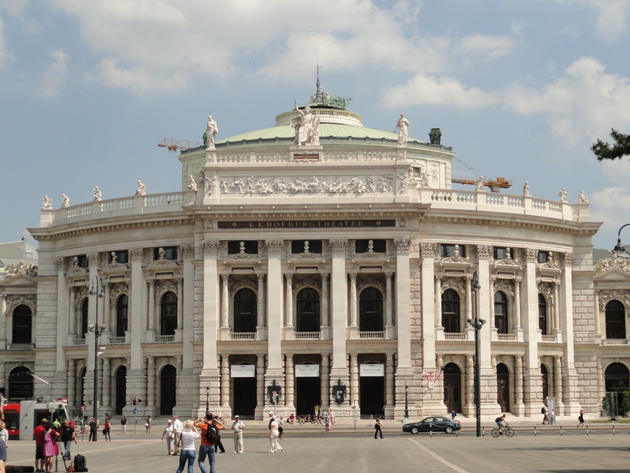 ViennaCityHall2.jpg