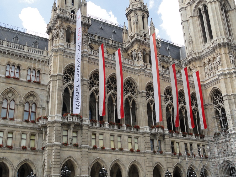 ViennaCityHall2.jpg